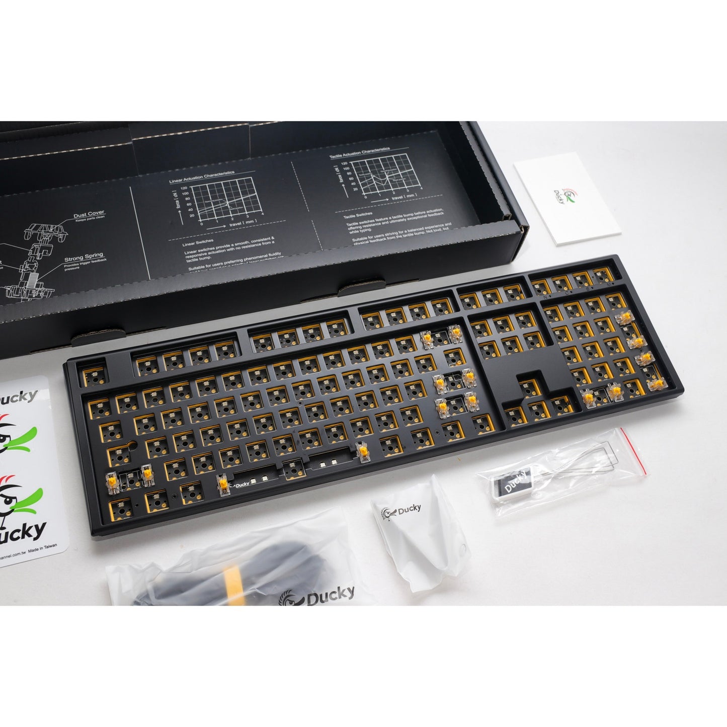 Ducky one 3 ansi layout barebone rgb mechanisch toetsenbord (zwart, us lay-out (qwerty), 100%, rgb leds, hot swap, barebone)