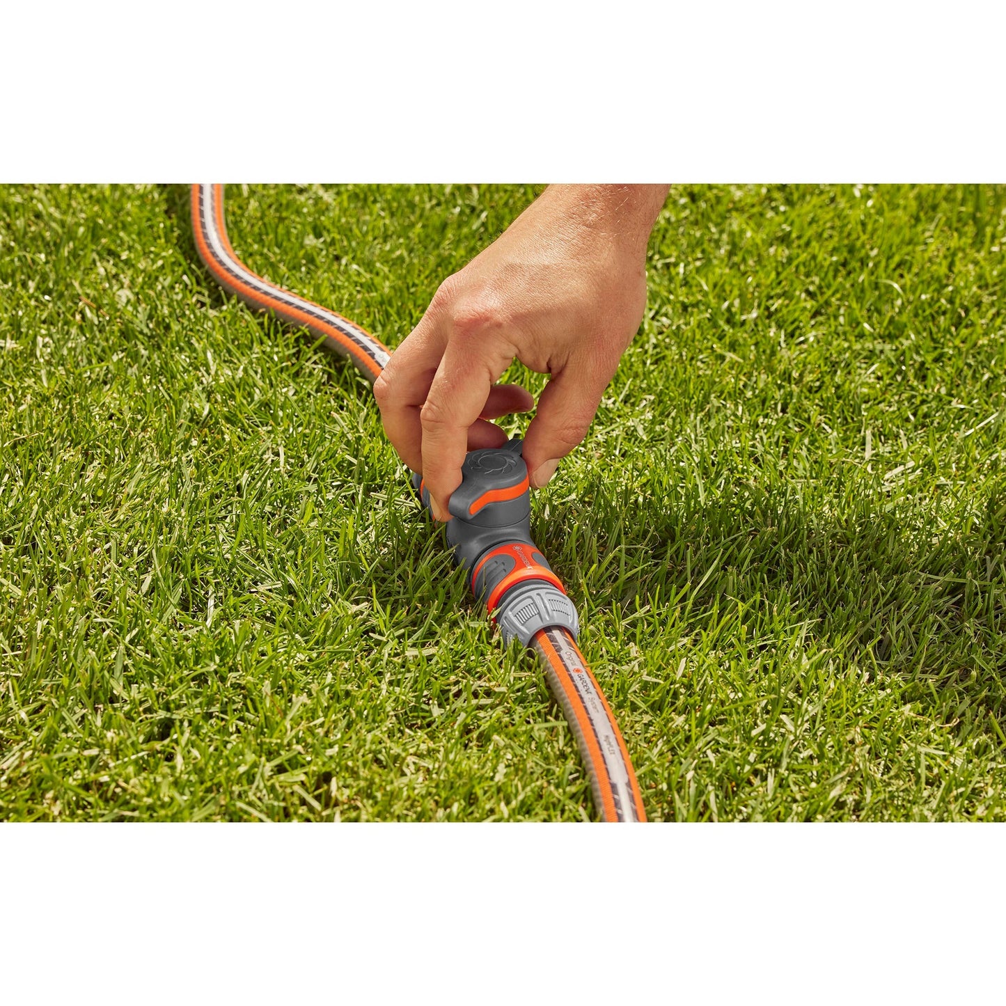 Acoplamiento de jardinera con válvula de regulación