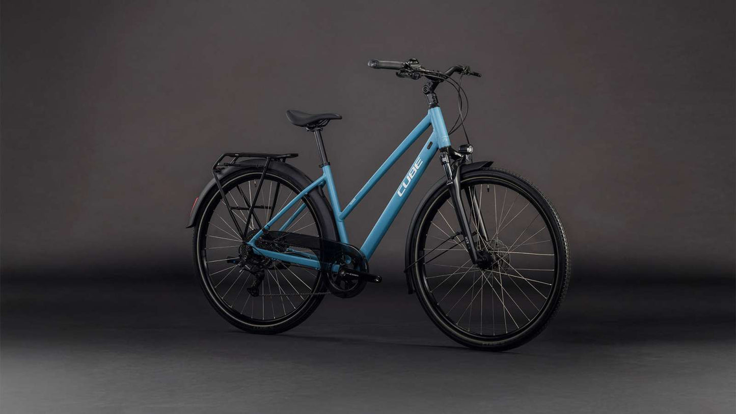 Cubo recorriendo un trapecio bluebird'n'grey
