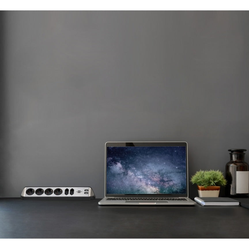 Brennenstuhl ®estilo hoekaansluitdoosstrook met usb laadfunctie 6-weg 4x b eschermend contactdoos 2x euro zilver zwart