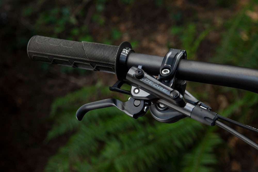 Manija de freno de disco Shimano Deore en el negro BLM6100R DERECHO