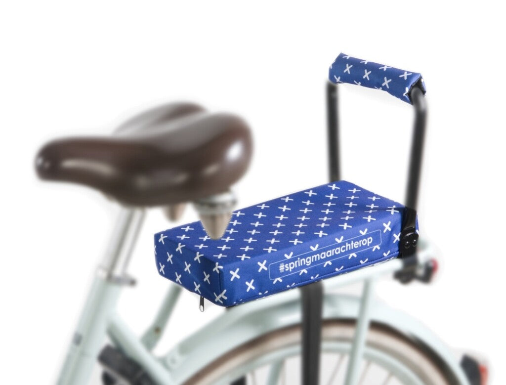 Lo schienale di Newloox che bacia il signor Mister manca x