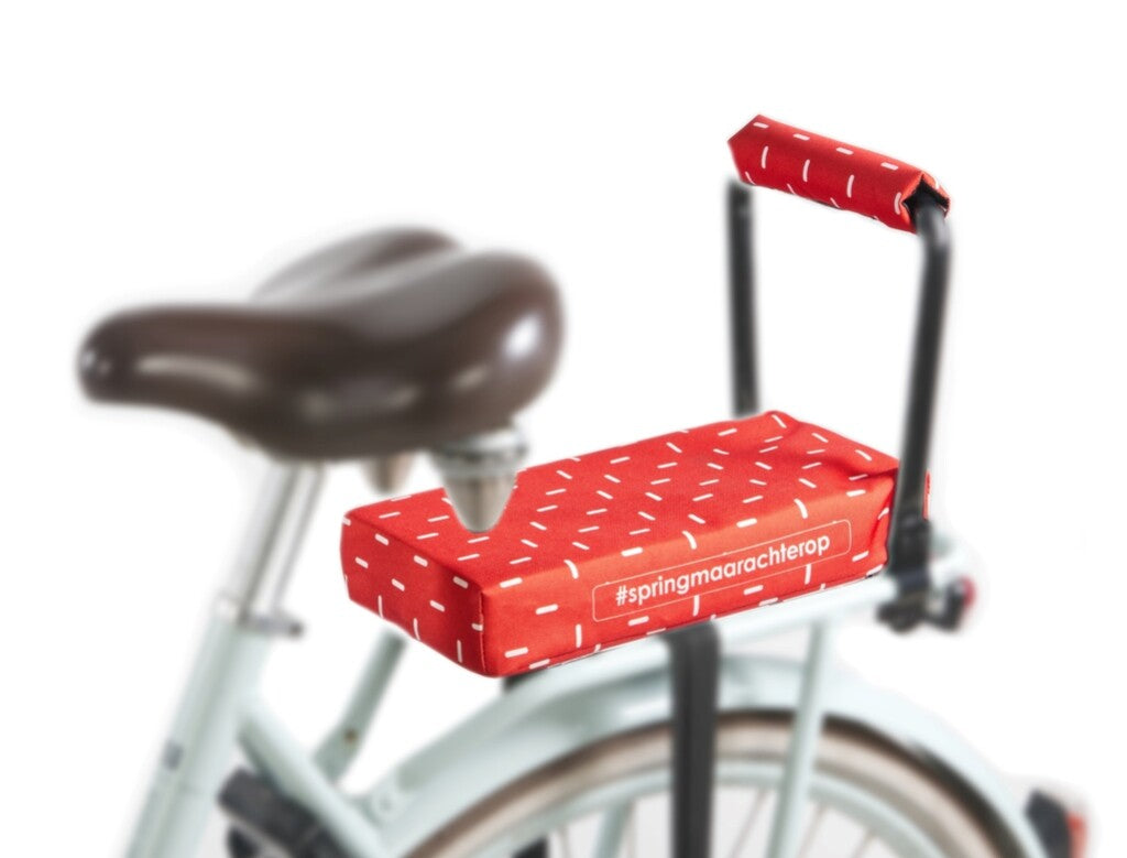 El respaldo de Newloox besando rayas misteriosas