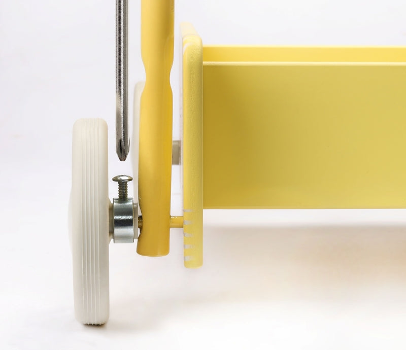 Licenze per libri per bambini Pippi girello in legno giallo