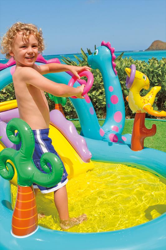 Centro de juegos de Dinoland de piscina