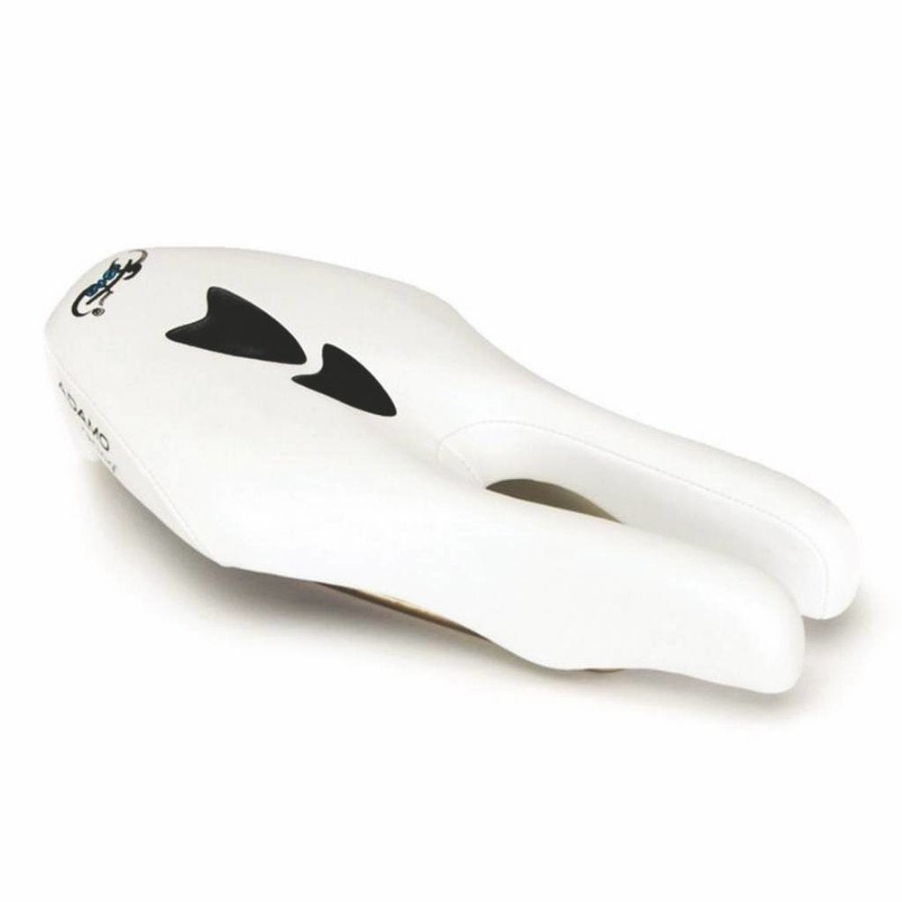 Saddle en colaboración con Adamo Racing