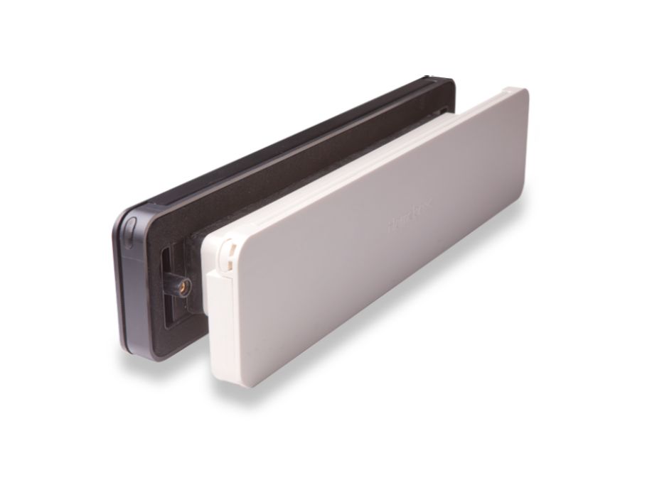 HomeBox Beticbox Buitenklap Black (RAL9005) White de la crema de válvula interna (RAL9001)