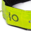 Bracciale a LED giallo fluorescente. batterie incluse