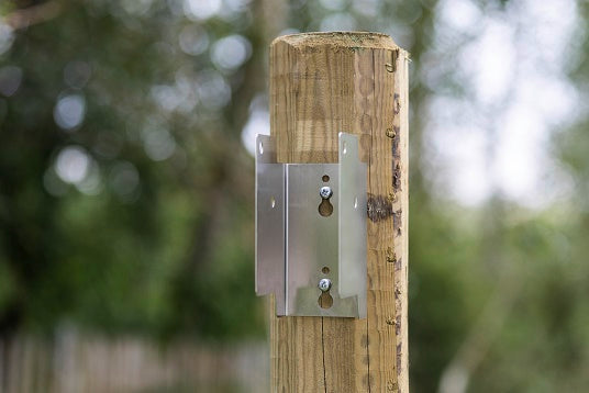 Soporte de poste Ako para montaje en poste de madera para teja solar
