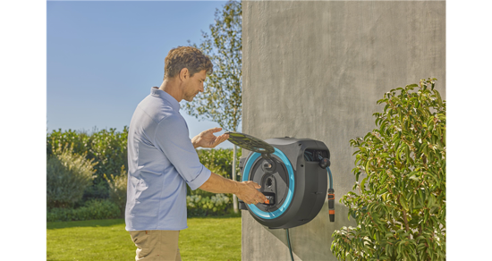 Gardena 35 m wand-slangenbox powerroll xl slanghaspel (grijs turquoise, 35 meter, accu en oplader inbegrepen, power for all alliance)