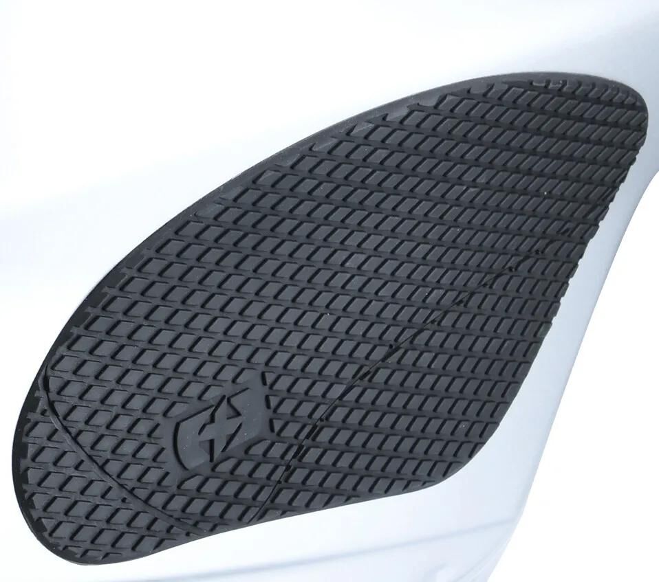 Oxford Tank Pads Silicone Black a un lado