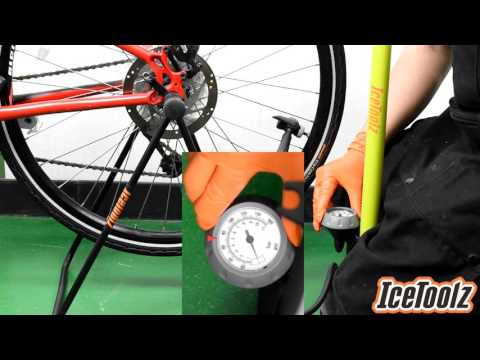 ICETOOLZ 240A451 Bomba de alta presión de acero de la bomba de pie con un medidor de 160 psi amarillo