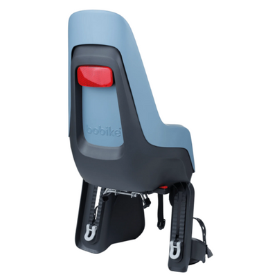 Asiento infantil de Bobike detrás de un maxi e-bd citadel azul
