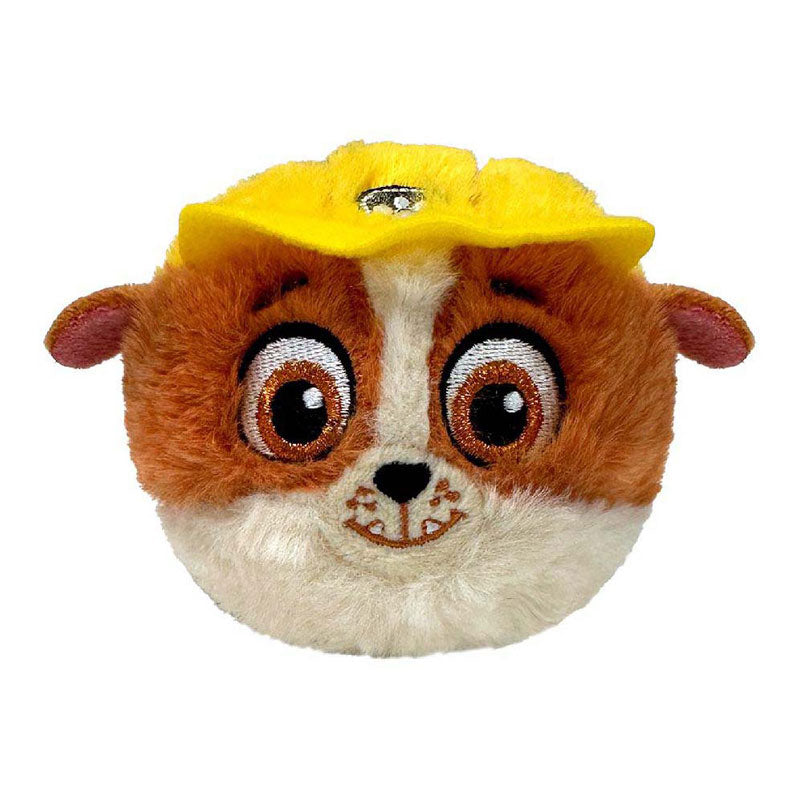 I buttafuori Ty Beanie pattugliano il bulldog delle macerie