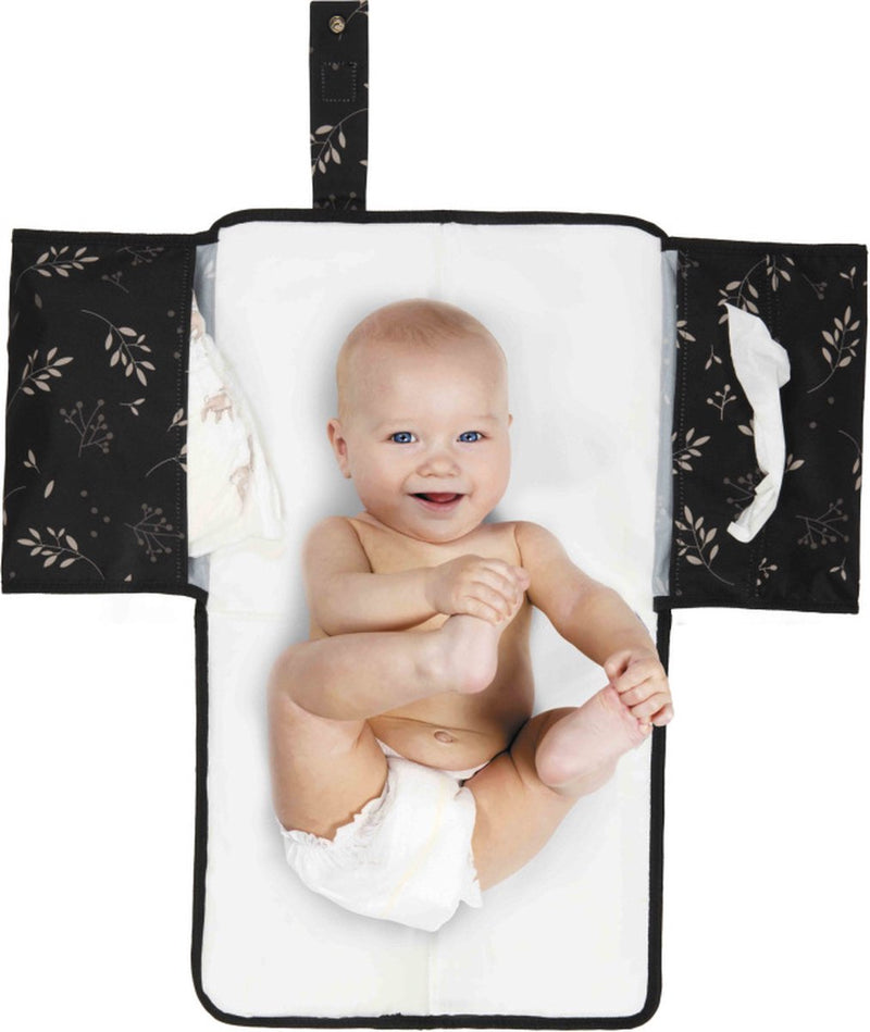Cambiador Dooky 3 en 1 – Hojas Negras – Cambiador compacto para viajes con pañales Compartimentos para toallitas para bebés – Suave, elegante y fácil de limpiar