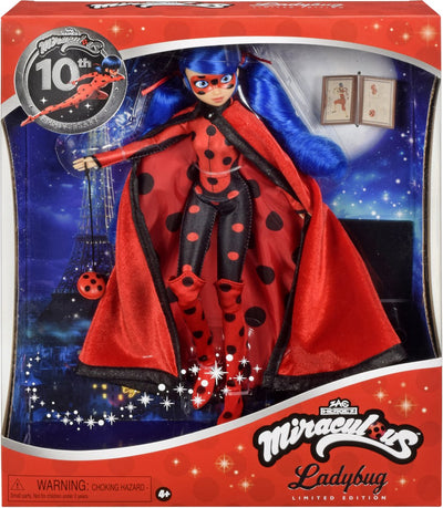 Bandai - bambola per il 10° compleanno di Miraculous Ladybug - set in edizione limitata con accessori - licenza ufficiale Miraculous - bambola fashion articolata da 26 cm - giocattoli per bambini 4+ - p50199