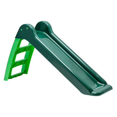Balanceando el tobogán oscilante con escaleras verdes