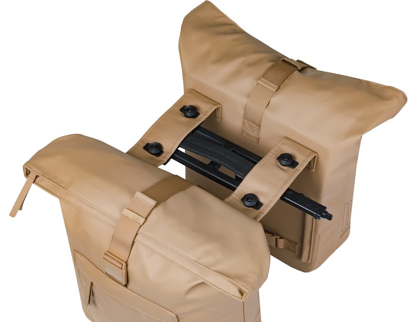 Basil bolsa doble para bicicleta brooklyn mik 41l 14 x 30 x 37 cm - arena