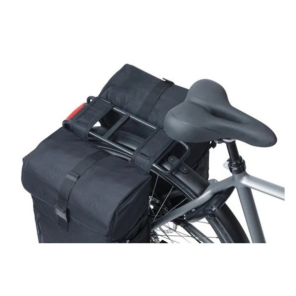 Basil Doble eje de bicicleta Movimiento 30 litros 16 x 27 x 38 cm Negro
