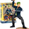 Moose gioca con l'action figure Zoro in un pezzo