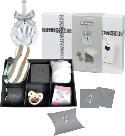 Kit de adornos Dooky – mano y huella de bebé en arcilla con caja de recuerdos – agradable para la piel y fácil de hacer – maternidad o regalo
