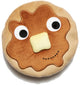 Kidrobot Yummy Pancake peluche medio: morbido peluche con dettagli ricamati