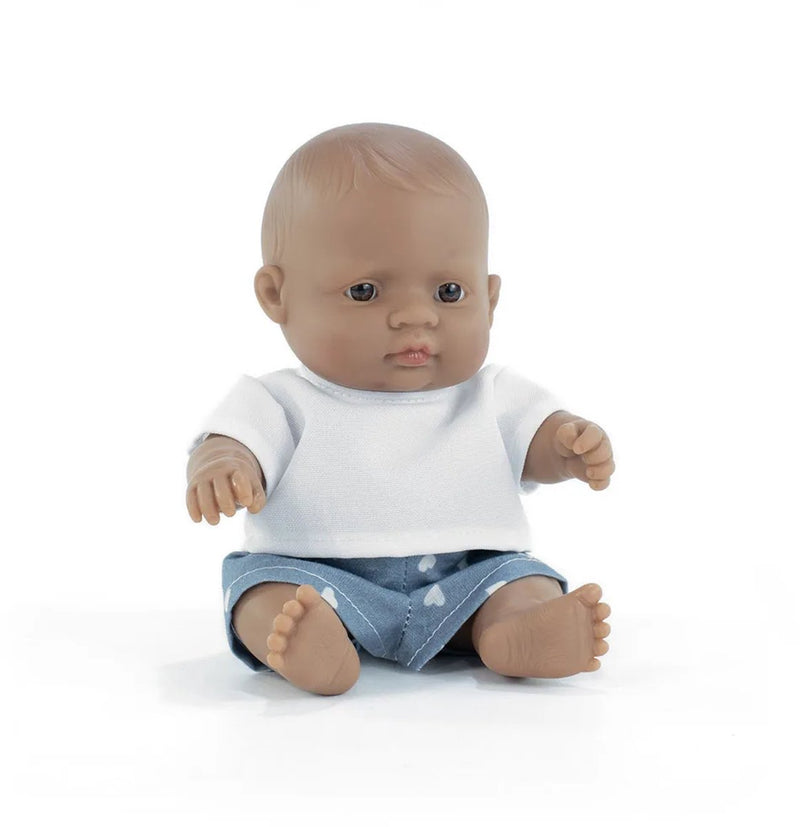 Muñeco bebé Miniland - niño latinoamericano 21cm - con aroma a vainilla - resistente al agua - 10 meses