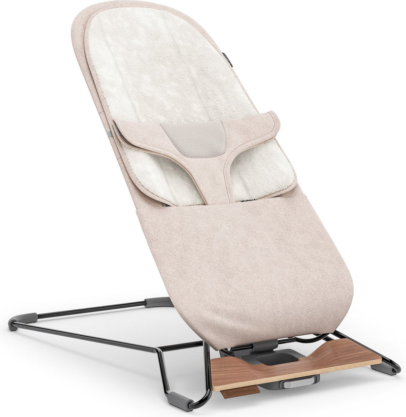 Uppababy - mira charlie - mecedora - hamaca - arena - estructura negra con base de madera - bebé y niño pequeño - mecedora 2 en 1 - relax