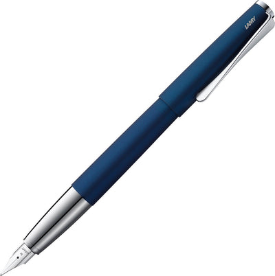 Penna stilografica Lamy Studio Imperialblue – elegante cassa interamente in metallo – con clip ad elica e pennino in acciaio di medio spessore (m) – inclusa cartuccia d'inchiostro t 10 blu