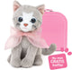 Studio pets knuffel kat bella 16 cm roze met paspoort en koffer.