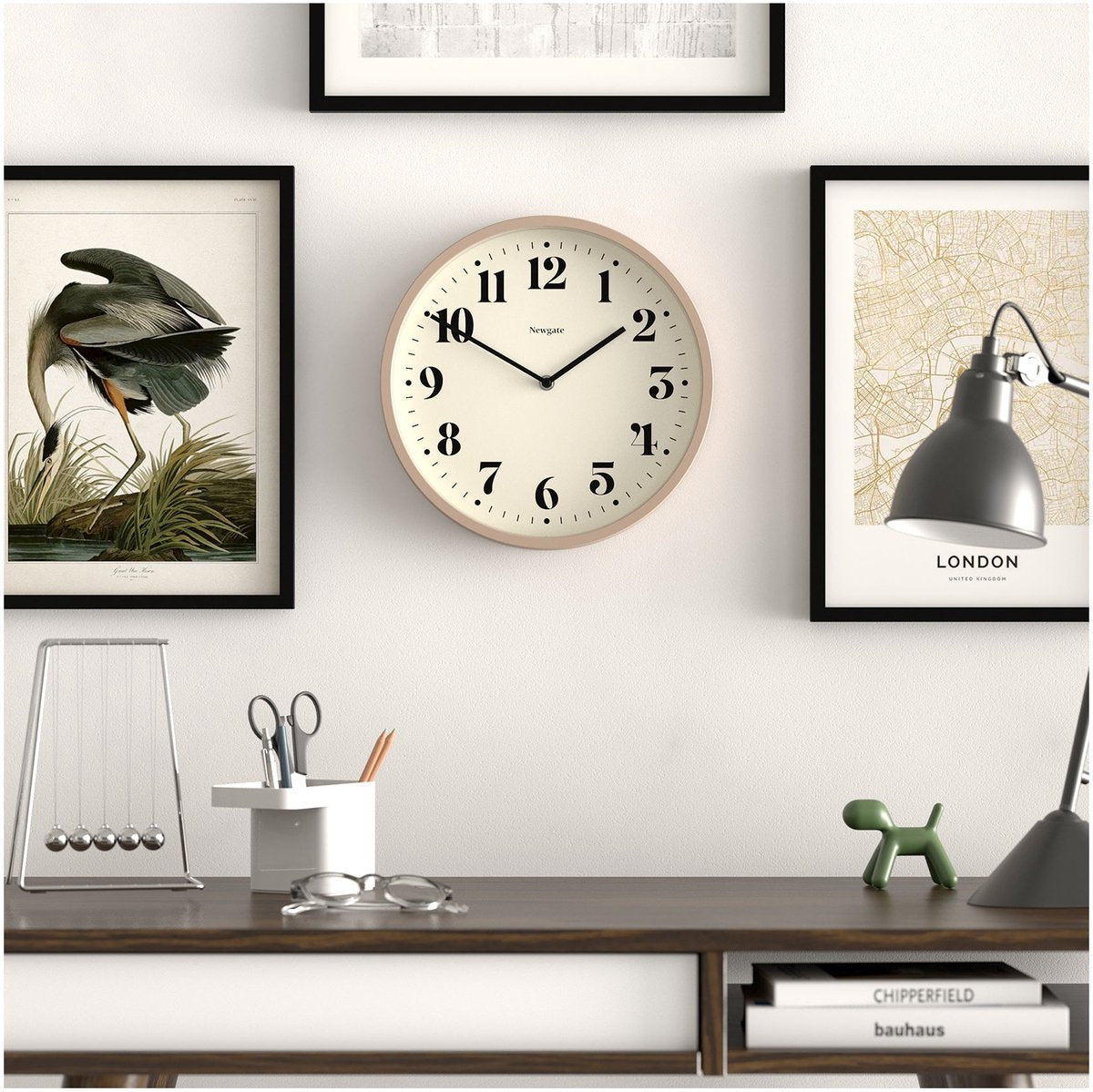 Reloj de pared de teatro Newgate número cuatro - gris