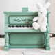 Piano vintage in legno classico in legno