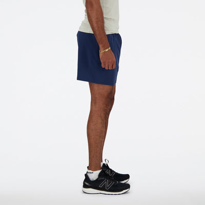 Pantaloni sportivi da uomo New Balance Sport Essential Short 5 - blu scuro