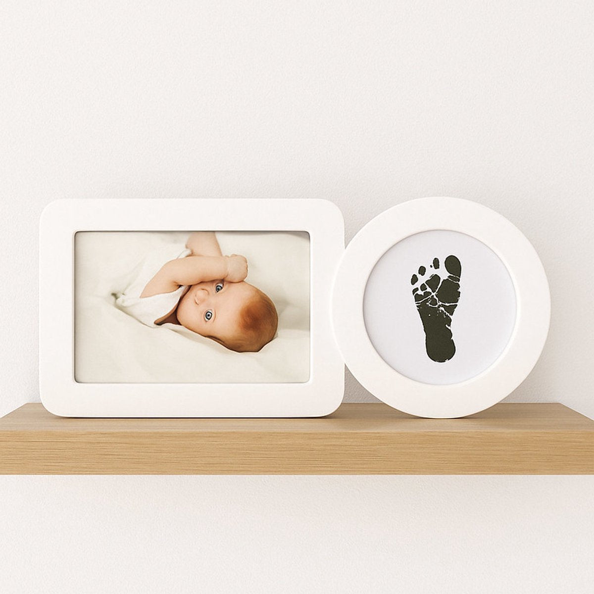 Happy hands - marco de huella de la mano del bebé sin tinta - marco de fotos sin tinta con compartimento para fotos - incluye almohadilla sin tinta - limpieza segura para recién nacidos - diseño moderno blanco 30×13×3 cm - regalo de maternidad perfecto