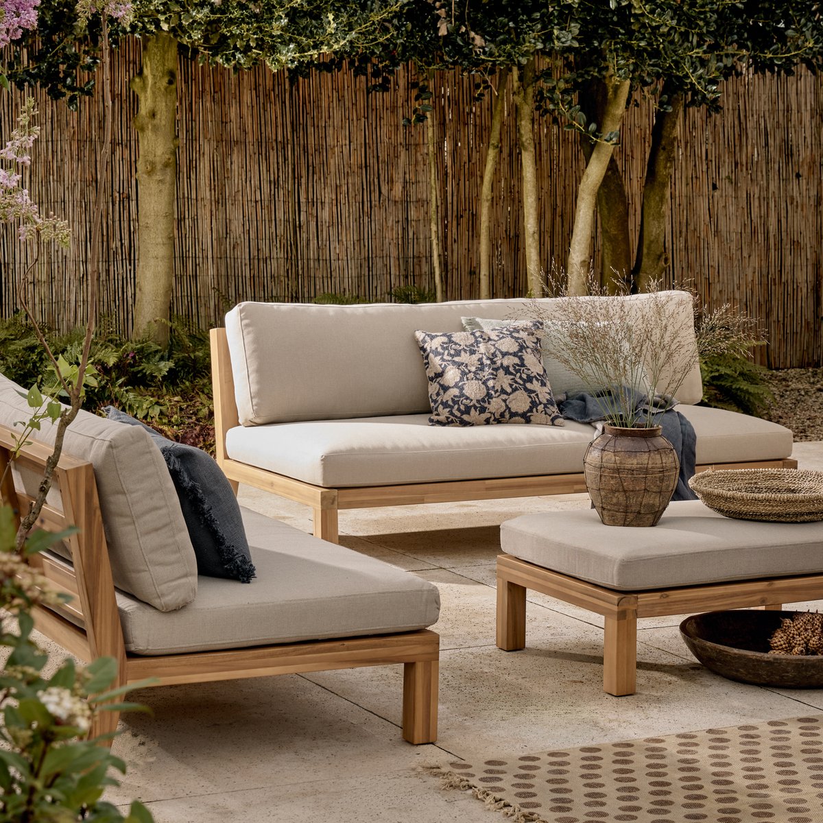 Vtwonen relax tuin hocker bijzettafel - acaciahout - naturel zand - 40x90x60