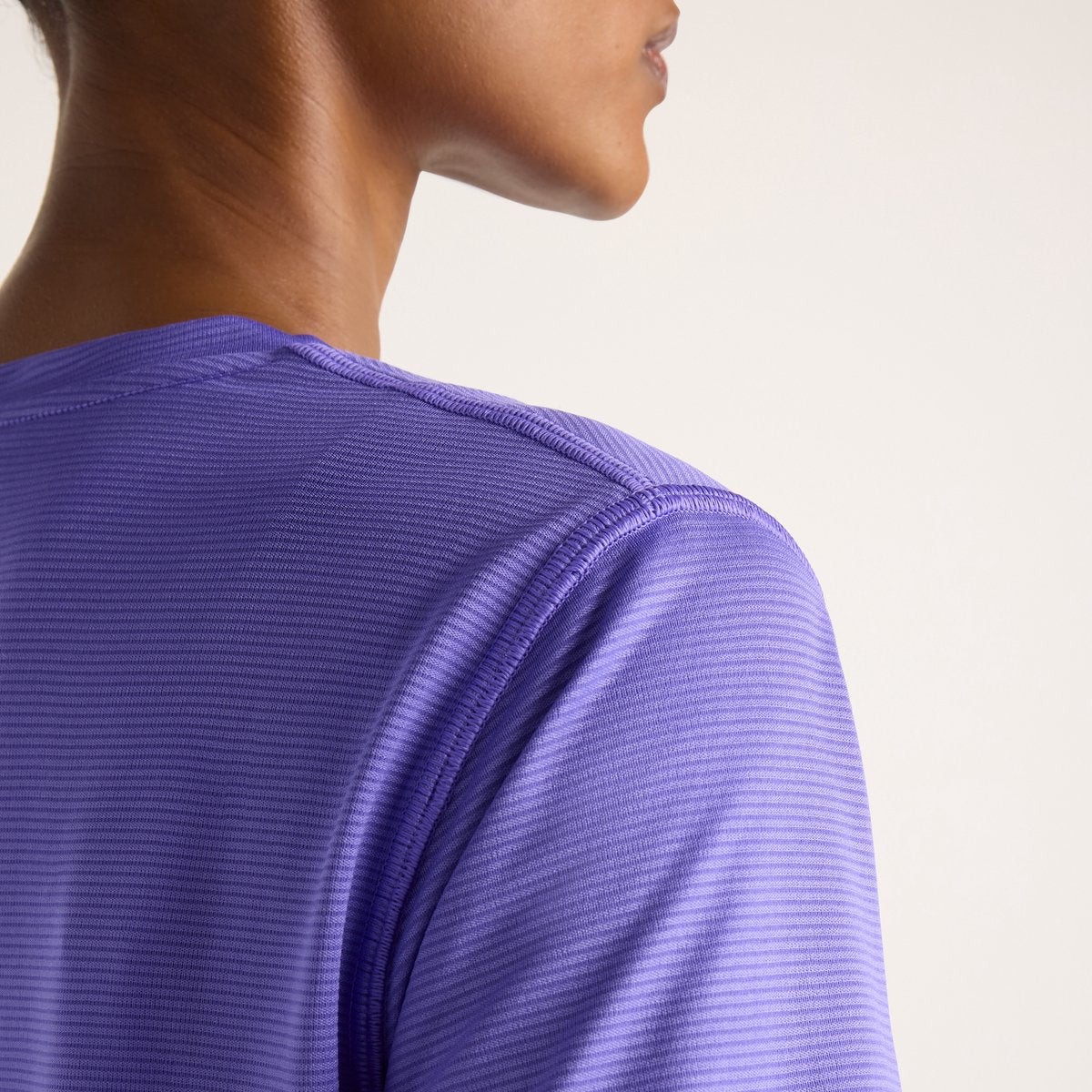 Maglietta sportiva da donna New Balance Sports Essentials - viola elettrico