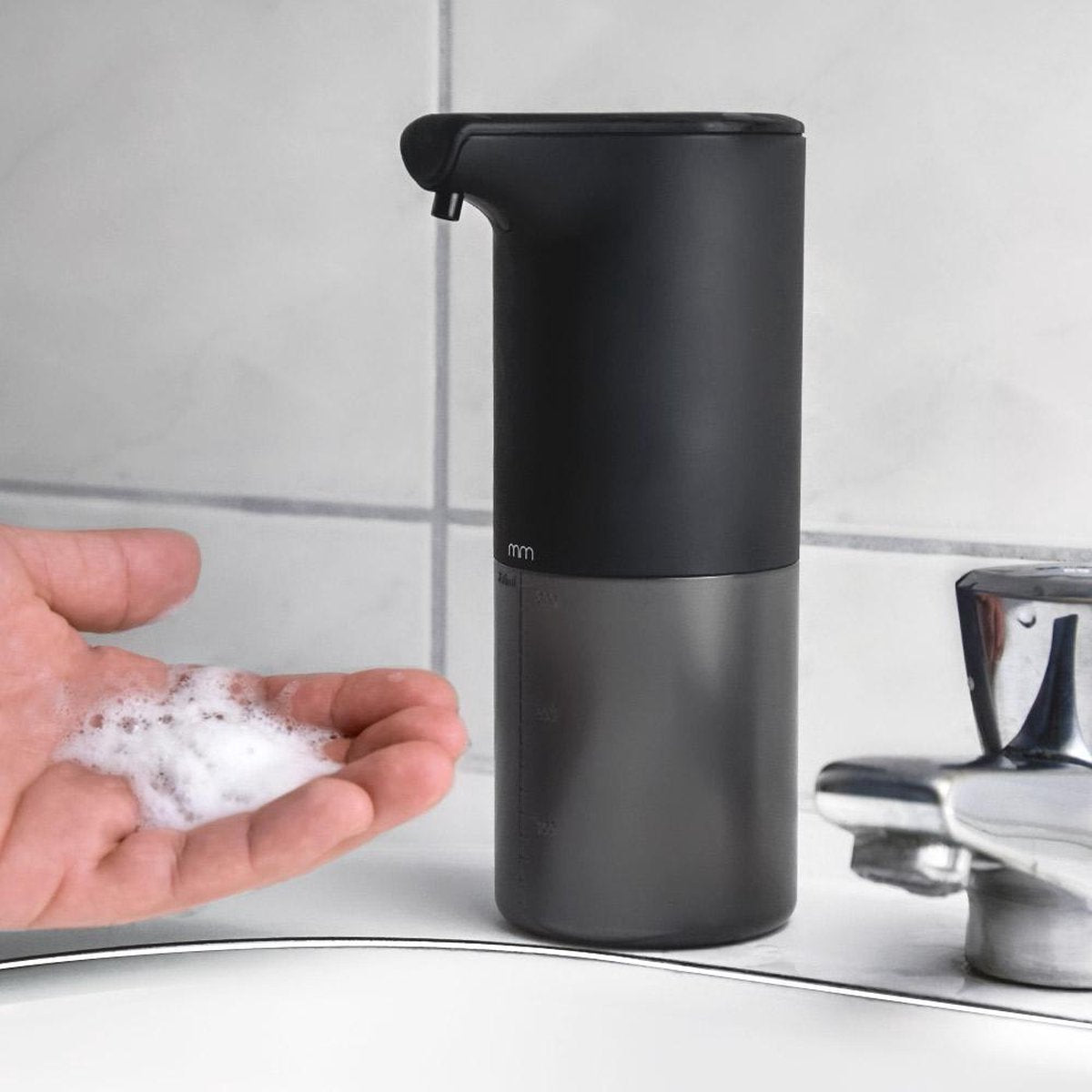 Distributore automatico di sapone Mikamax - pompa per sapone - ricaricabile - tecnologia a schiuma - sensore a infrarossi - nero opaco - 350 ml
