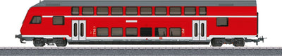 Märklin mette in esercizio la carrozza pilota a due piani di 2ª classe.