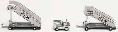 Herpa historic stairs (2 st.) + tractor (1 st.) klm (nl) 1:200