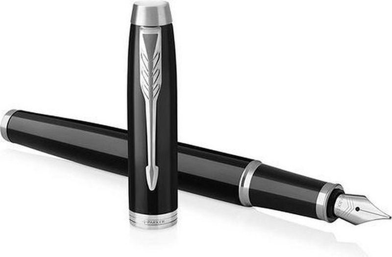 Parker im penna stilografica | vernice nera con dettagli cromati | pennino fine con ricarica blu | confezione regalo
