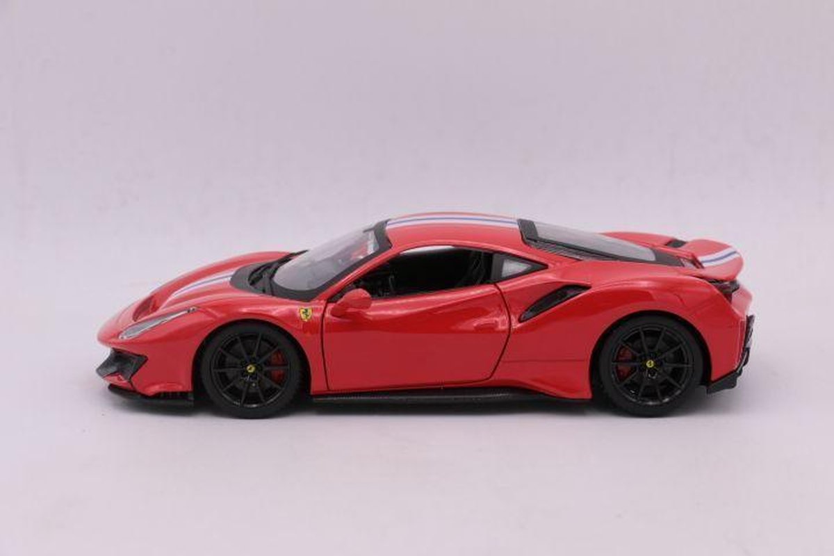 Bburago ferrari 488 pista 2018 1:24 coche