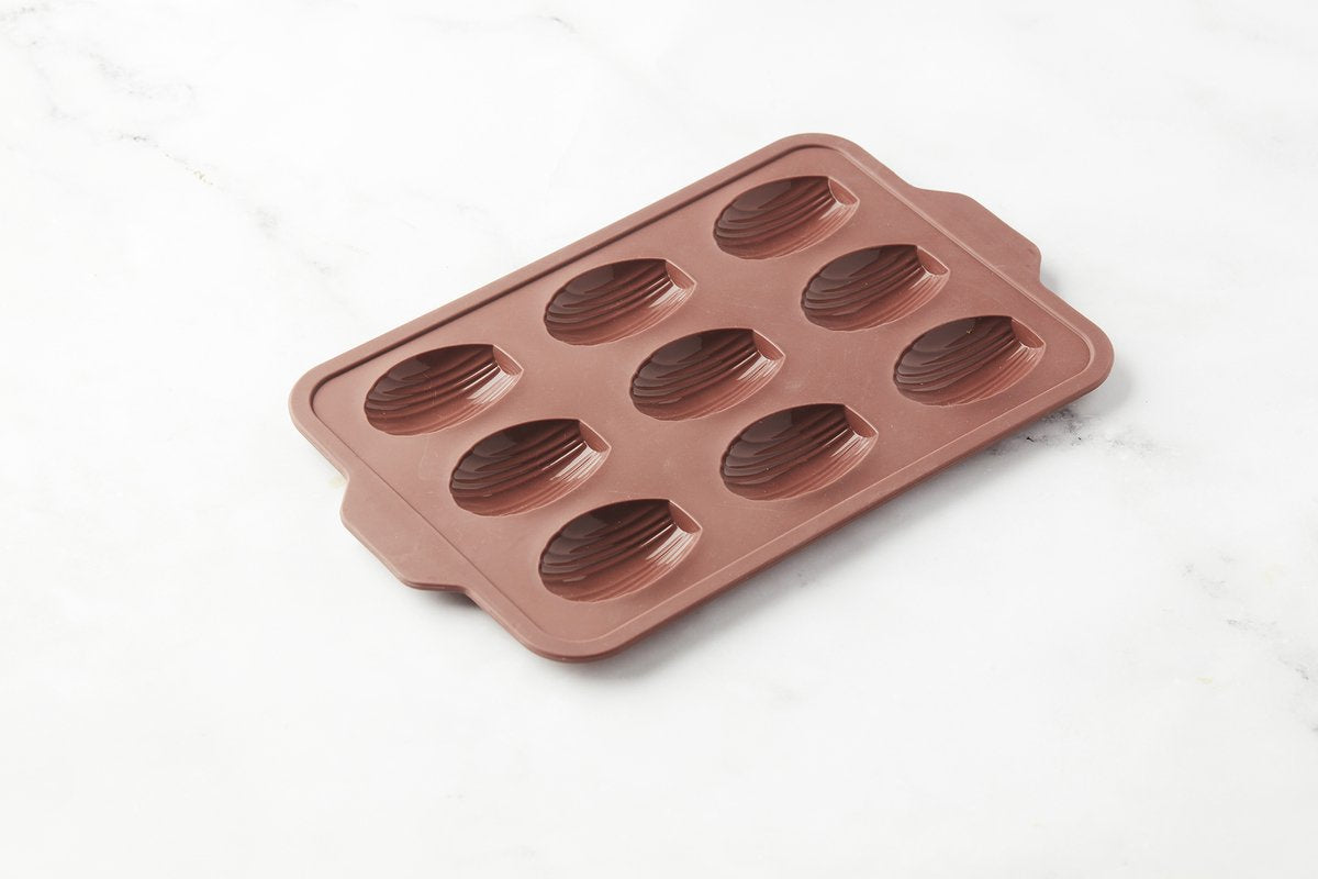 Point-virgule vorm voor 9 madeleines uit platinum silicone vintage maroon 37x23x2cm