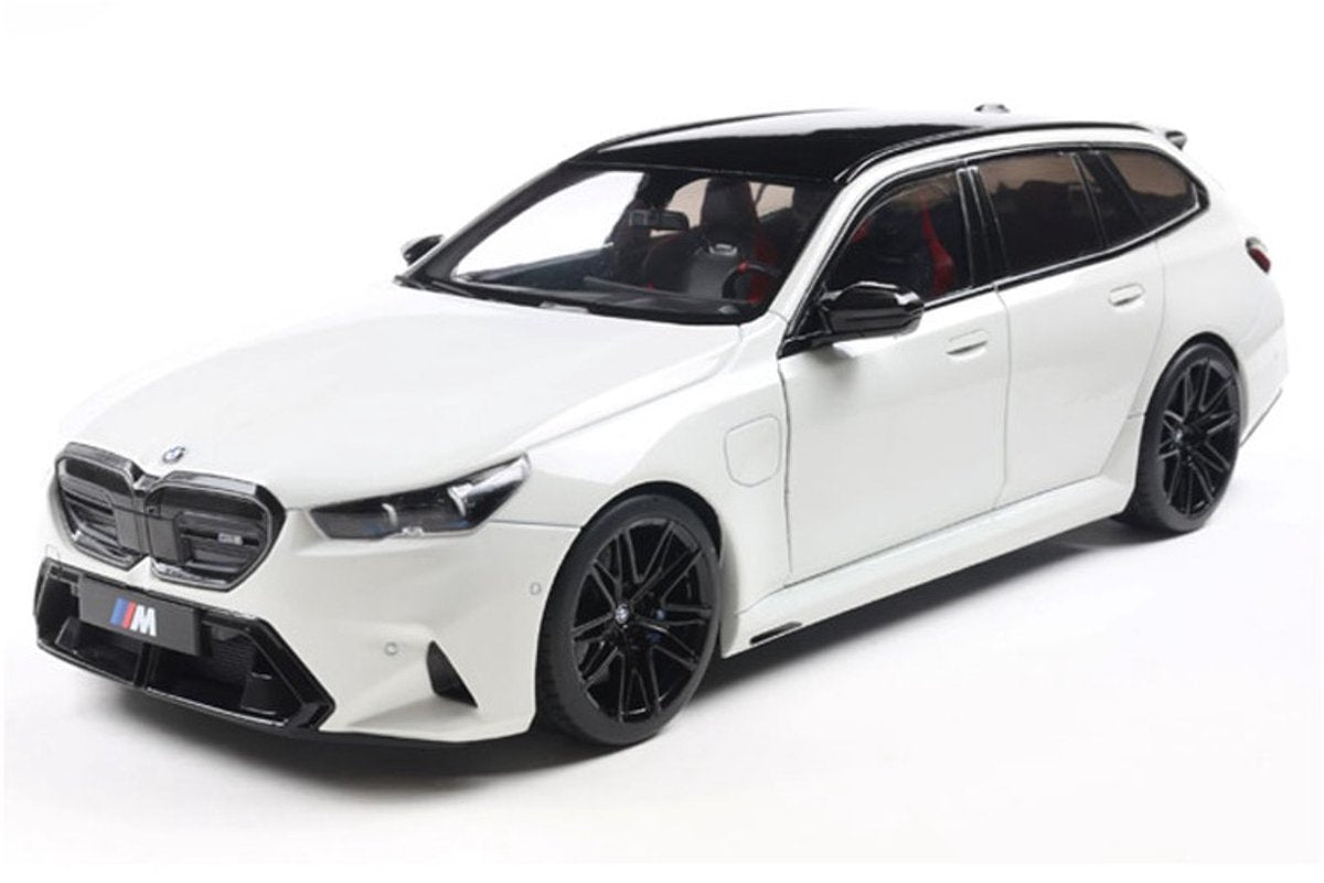 Solido BMW M5 Touring (G99) '24, bianco (Alpine White Solid) scala 1:18