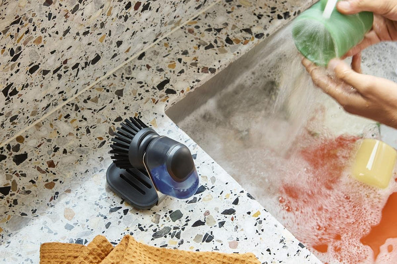 Joseph joseph - spazzola per palme sinktech con dispenser di sapone e supporto - acciaio inossidabile - trasparente -
