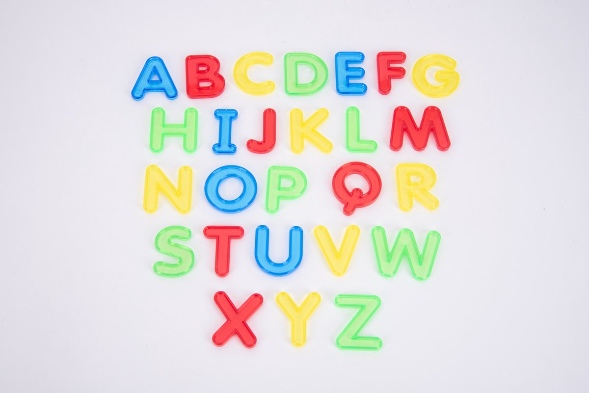 Tickit® letras traslúcidas en mayúsculas.