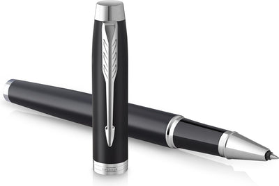 Parker soy bolígrafo roller | negro mate con adornos cromados | punta fina con relleno de tinta negra | embalaje de regalo
