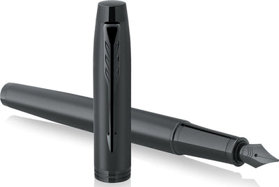 Parker soy pluma estilográfica | negro mate con detalle negro | punta media con cartucho de tinta azul | caja de regalo