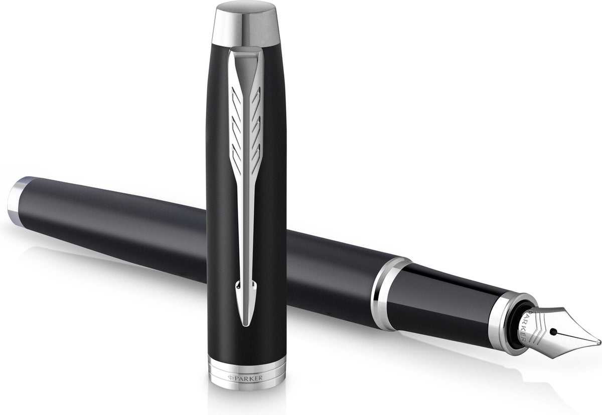 Parker im-vulpen | matzwart met chromen afwerking | medium punt met blauw inktpatroon | geschenkverpakking