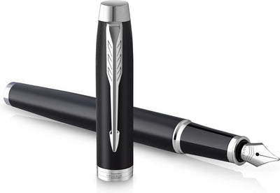 Parker im penna stilografica | nero opaco con finitura cromata | punta media con cartuccia d'inchiostro blu | confezione regalo