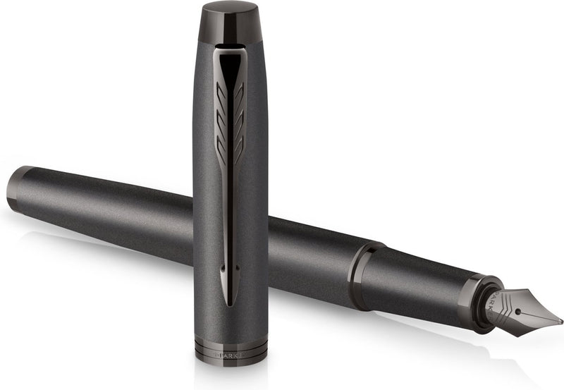 Parker im penna stilografica monocromatica | inchiostro blu | finitura e dettagli canna di fucile | bel punto | confezione regalo